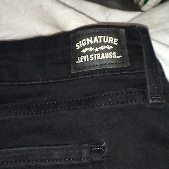 Levi Strauss Signature Women's black jeans 18W Mid Rise Skinny (reposh!) - Picture 4 of 7